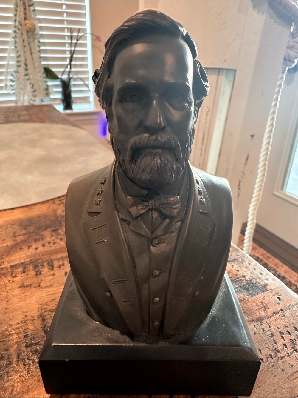 General Robert E. Lee Bust Statue – Bronze-Style Collectible